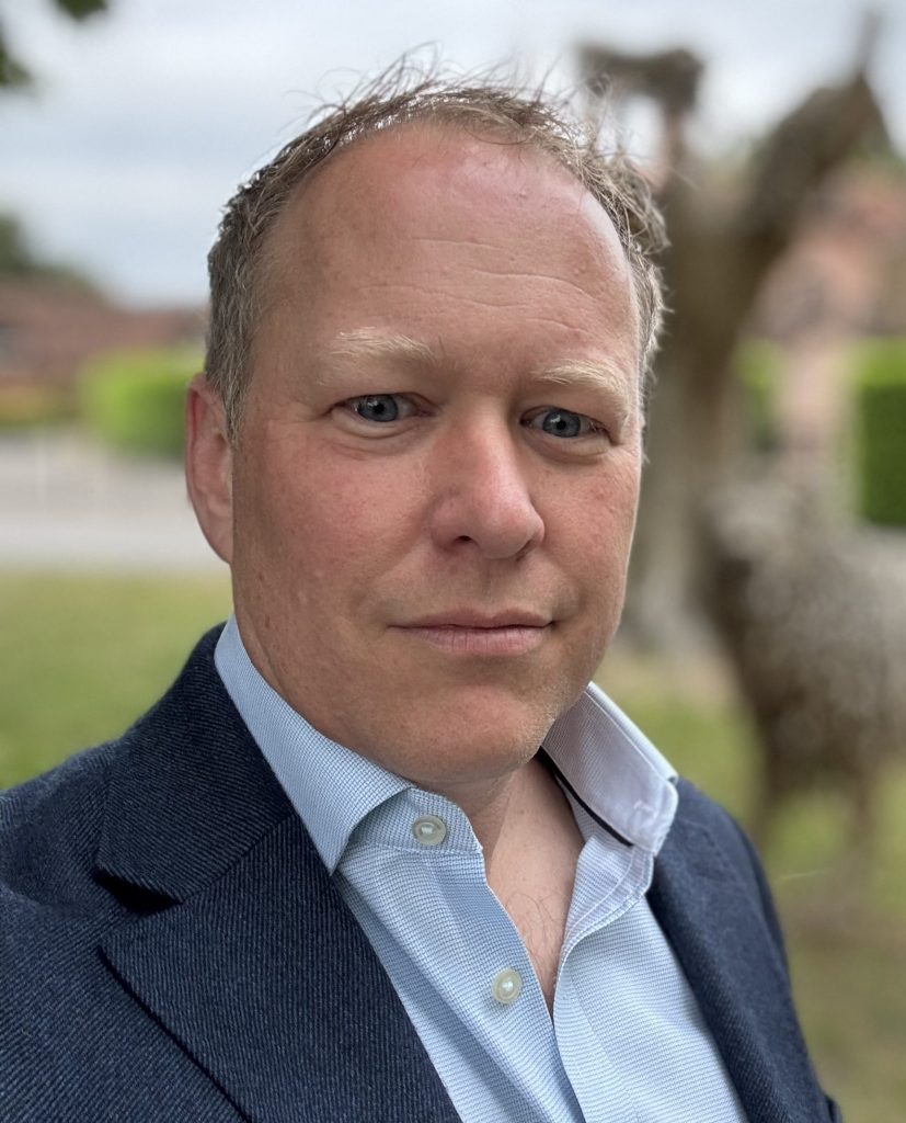 Stephen Mackinnon
